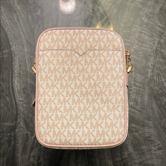 Michael Kors Blush Monogram crossbody - Picture 2 of 5